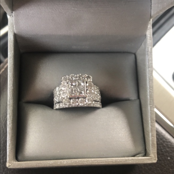 Jewelry - 4 ct tw STUNNING White Gold Wedding Set